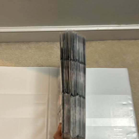 All NHL teams cards in a binder filled with cards, the cards are perfect - Picture 5 of 8